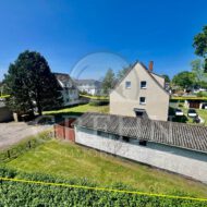2 Mehrfamilienhäuser auf großem Grundstück zum Verkauf