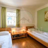 2. Schlafzimmer mit 2 Betten