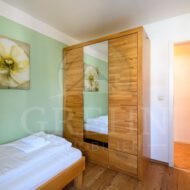 2. Schlafzimmer mit 2 Betten