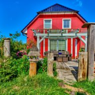 Hausansicht mit überdachter Südterrasse